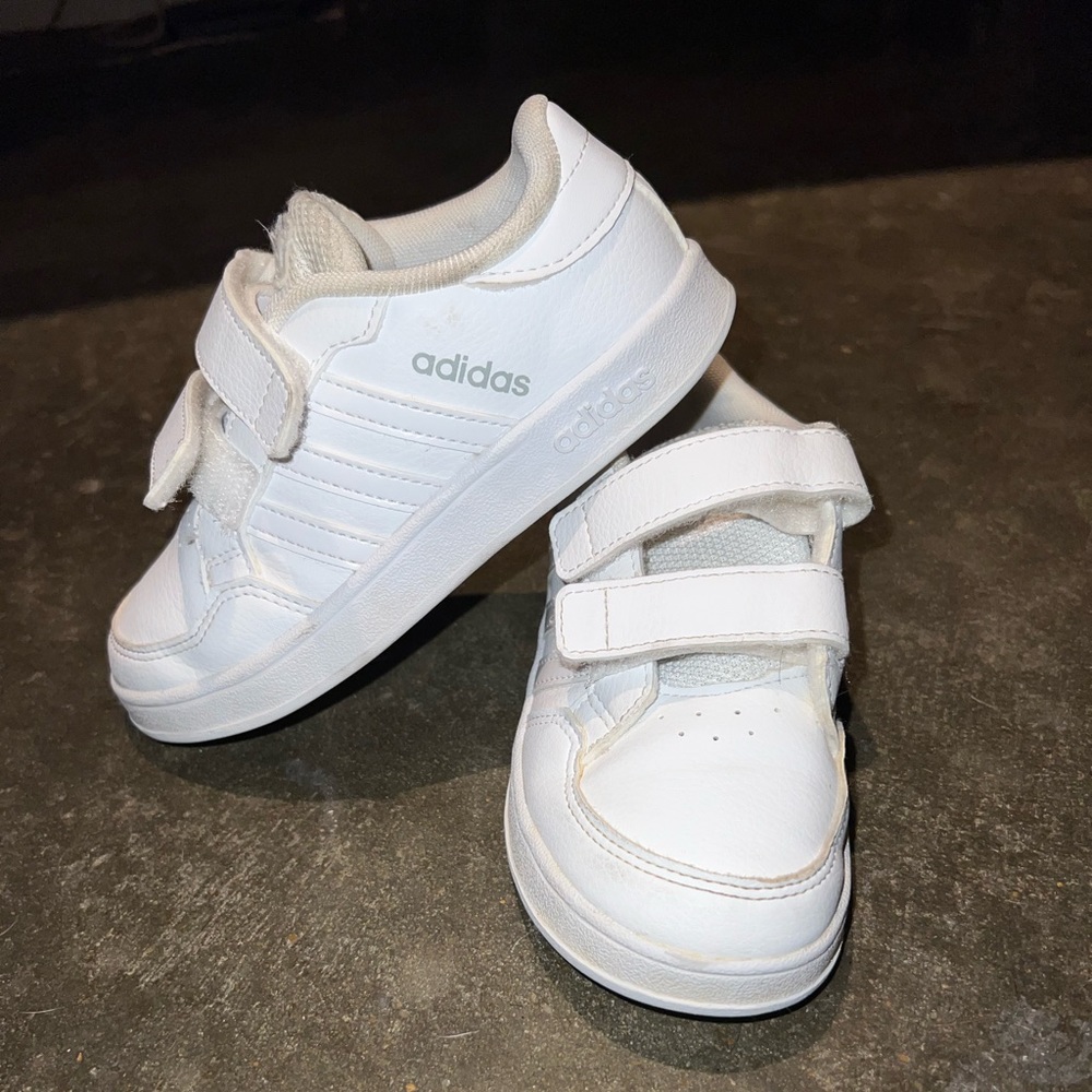 GUC white adidas velcro shoe size 10